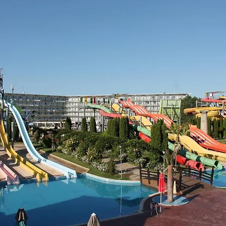 Aqua Nevis & Aqua Park ホテル 4*
