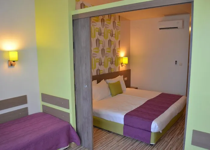 Aqua Nevis & Aqua Park 3* סאני ביץ'