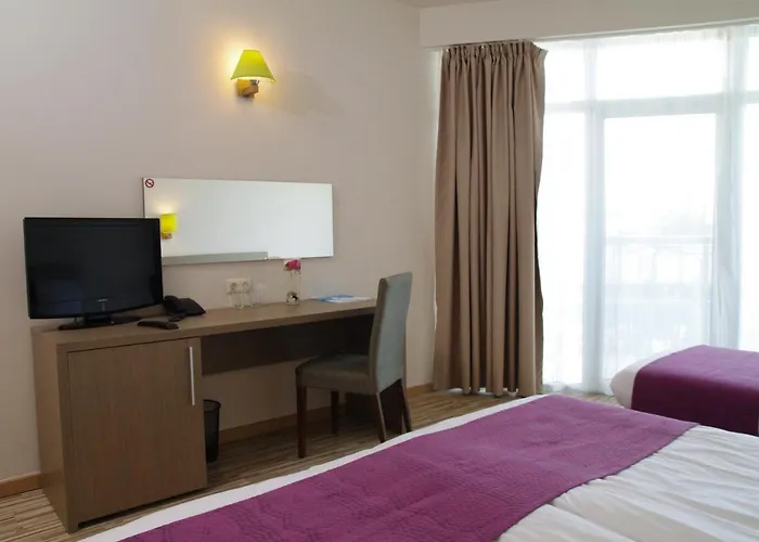 Aqua Nevis & Aqua Park סאני ביץ'