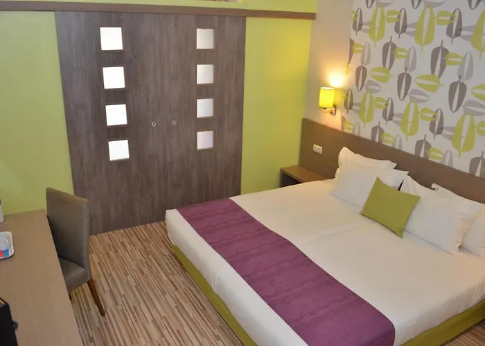 Aqua Nevis & Aqua Park סאני ביץ'