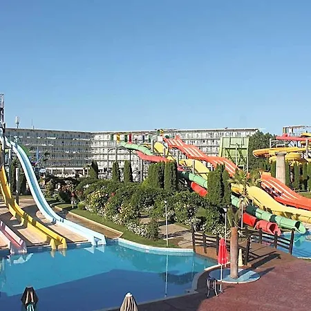 Aqua Nevis & Aqua Park Hotell Slăntjev Brjag