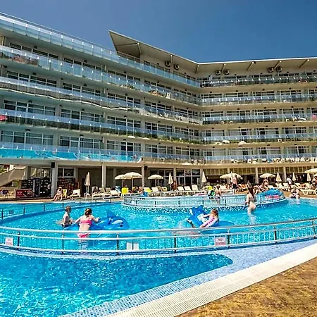 Aqua Nevis & Aqua Park Hotell 3*