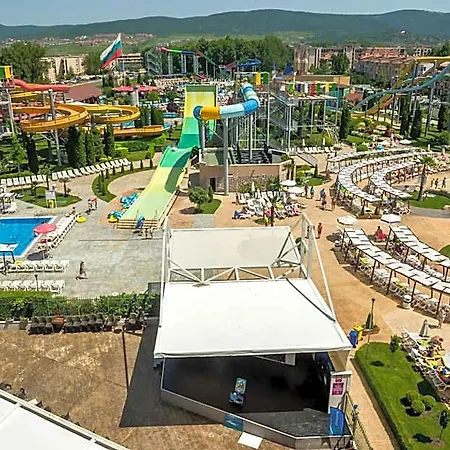 Aqua Nevis & Aqua Park Hotell 3*